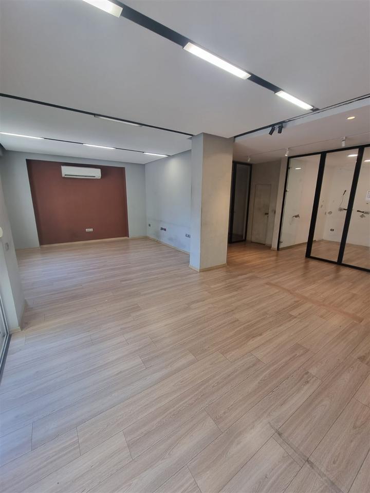 Commercial Space with 106 m2 in Block 1, 1000 Euro
