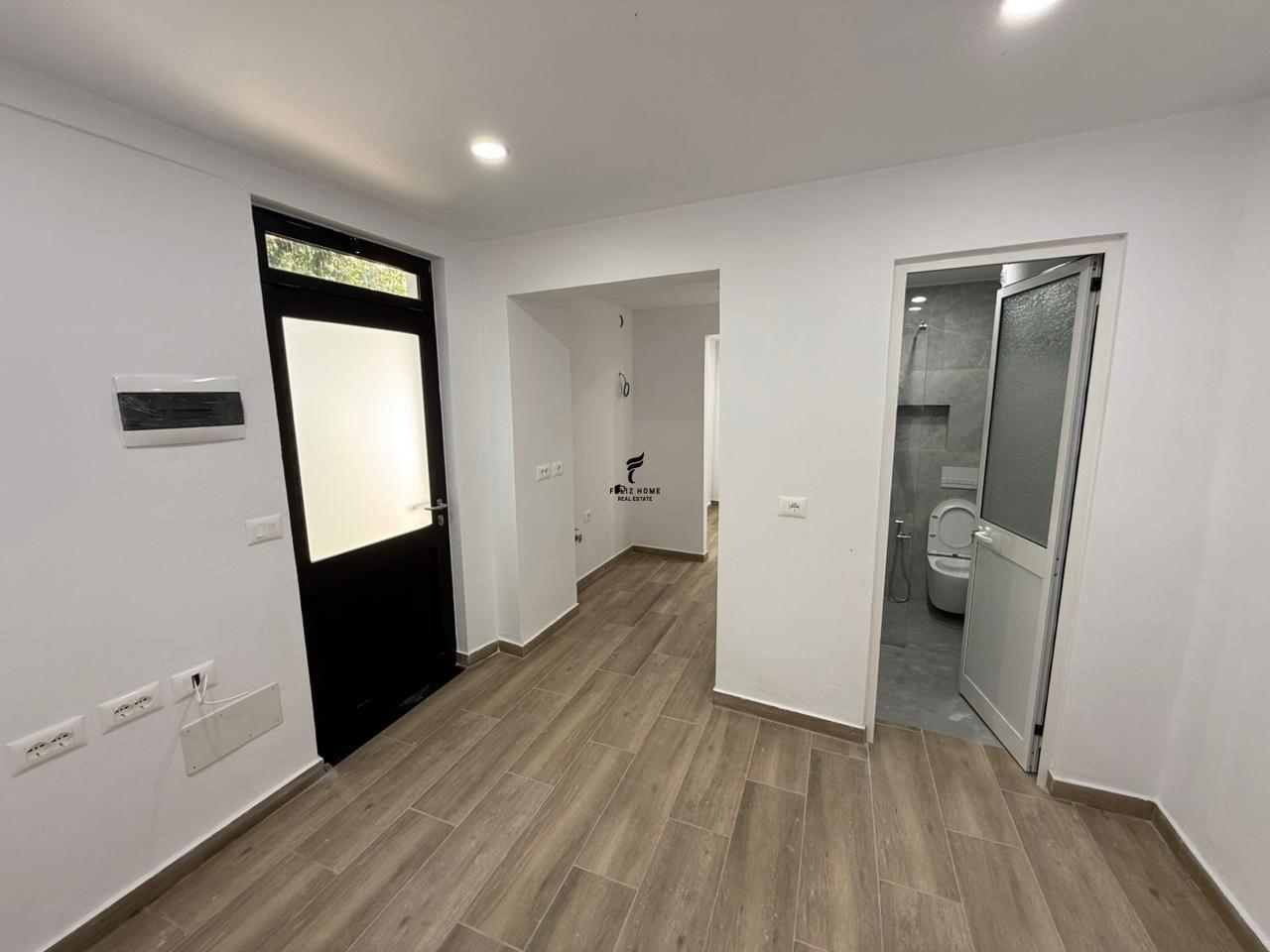 Zyra con Quota di 60m2, Attività Commerciale, Elettrico, 90.000 LEKE FH-71621