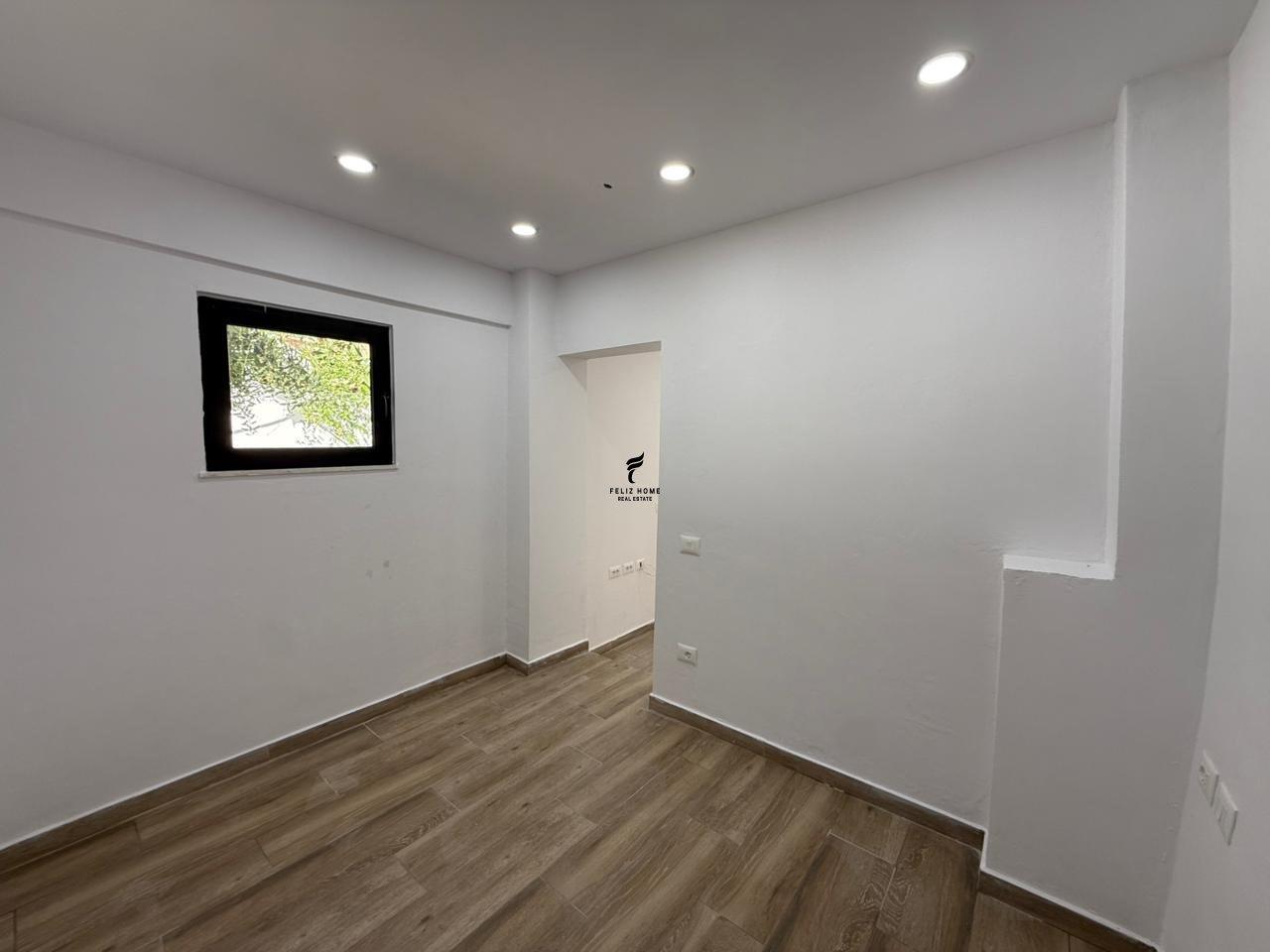 Zyra con Quota di 60m2, Attività Commerciale, Elettrico, 90.000 LEKE FH-71621
