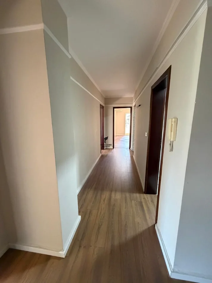 Tirane, affitto ufficio Kati 4, 178 m² 1.800 € (Piazza Willson)