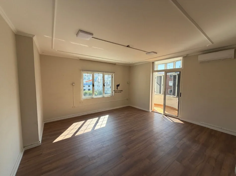 Tirane, jepet me qera zyre Kati 4, 178 m² 1.800 € (SHESHI WILLSON)