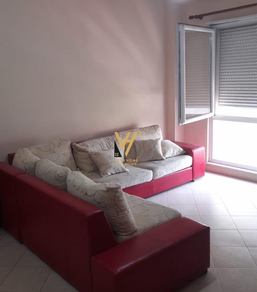 JEPET APARTAMENT 1+1+BLK ME QERA TEK ISH TREGU ELEKTRIK 55.0
