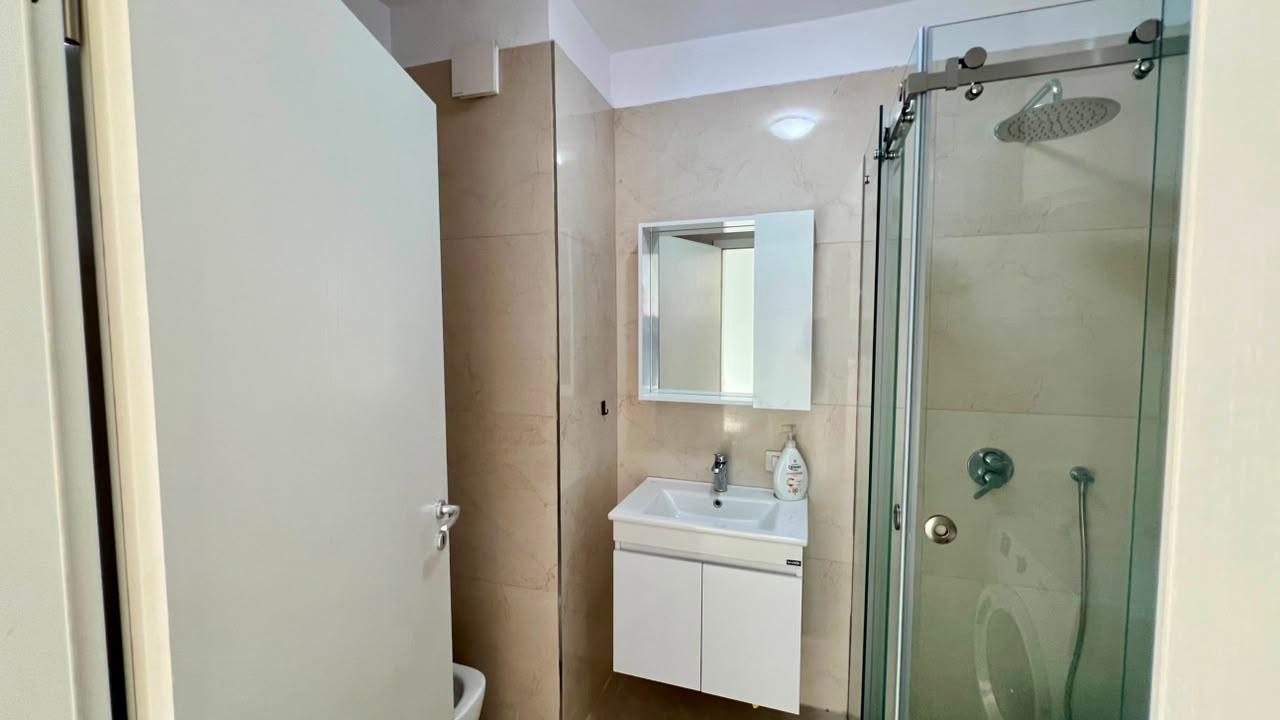 Ufficio in Affitto : 2 Ambienti Commerciale 📍21 Dhjetori