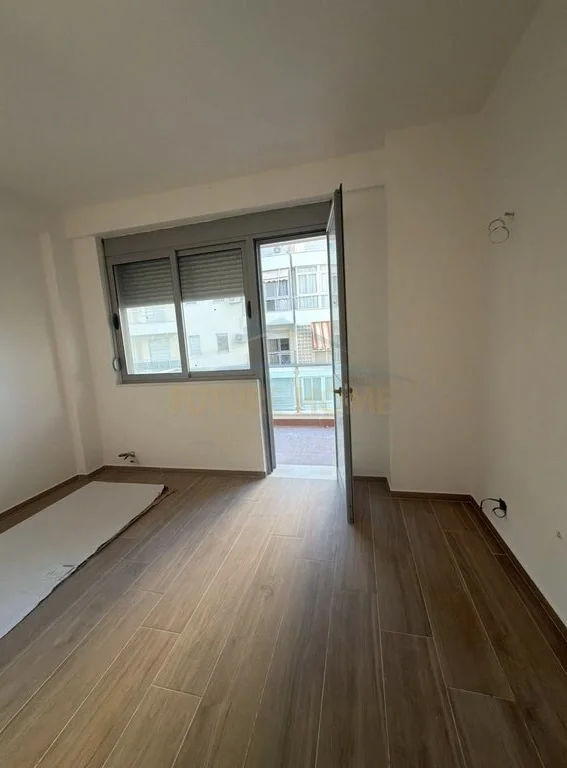 Durres, vendesi appartamento 1+1 con balcone al 4° piano, 58 m² 82.000 €