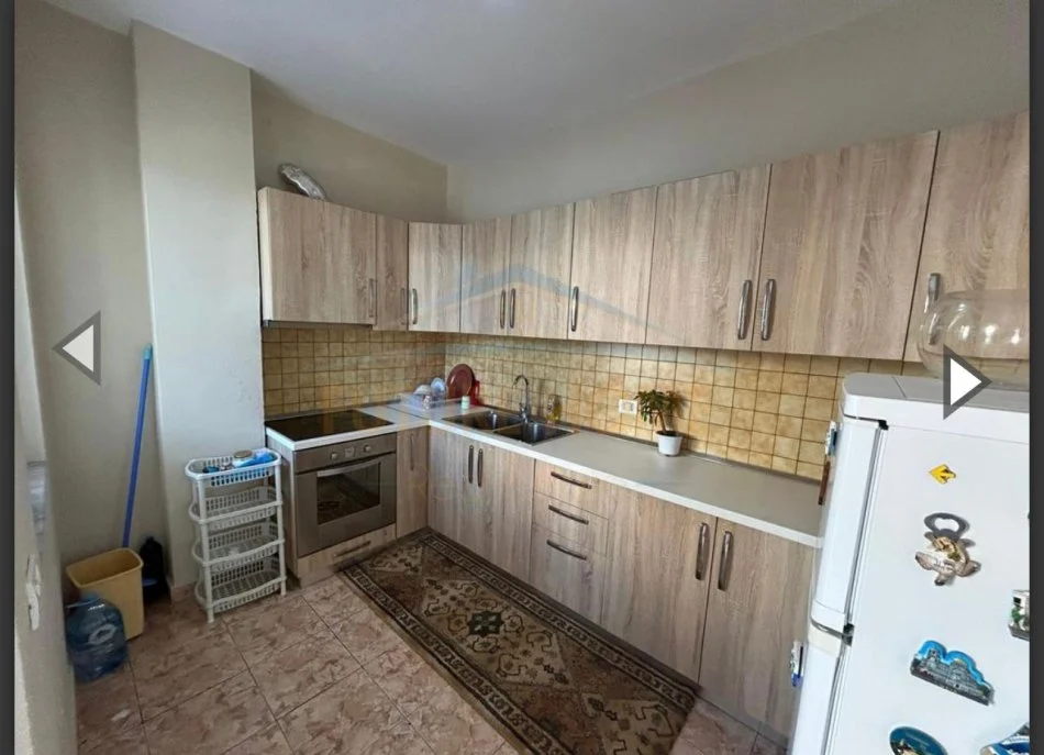 Durres, vendesi appartamento 1+1 con balcone al quinto piano, 67 m², 85.000 €