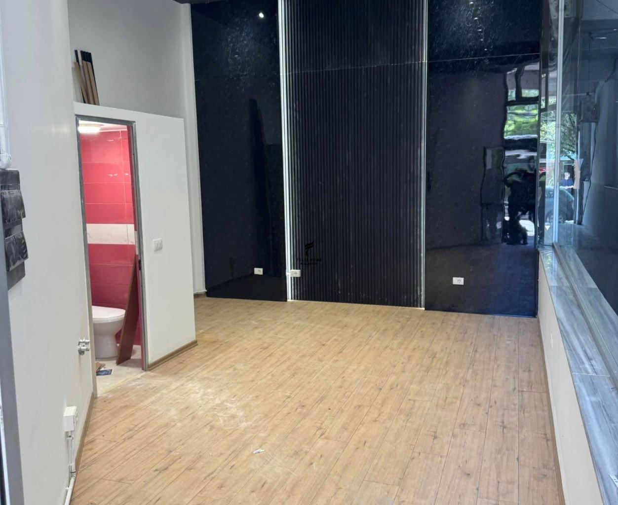 Shop for Rent 27m2 Barrikadave Street 40,000 LEK FH-71632