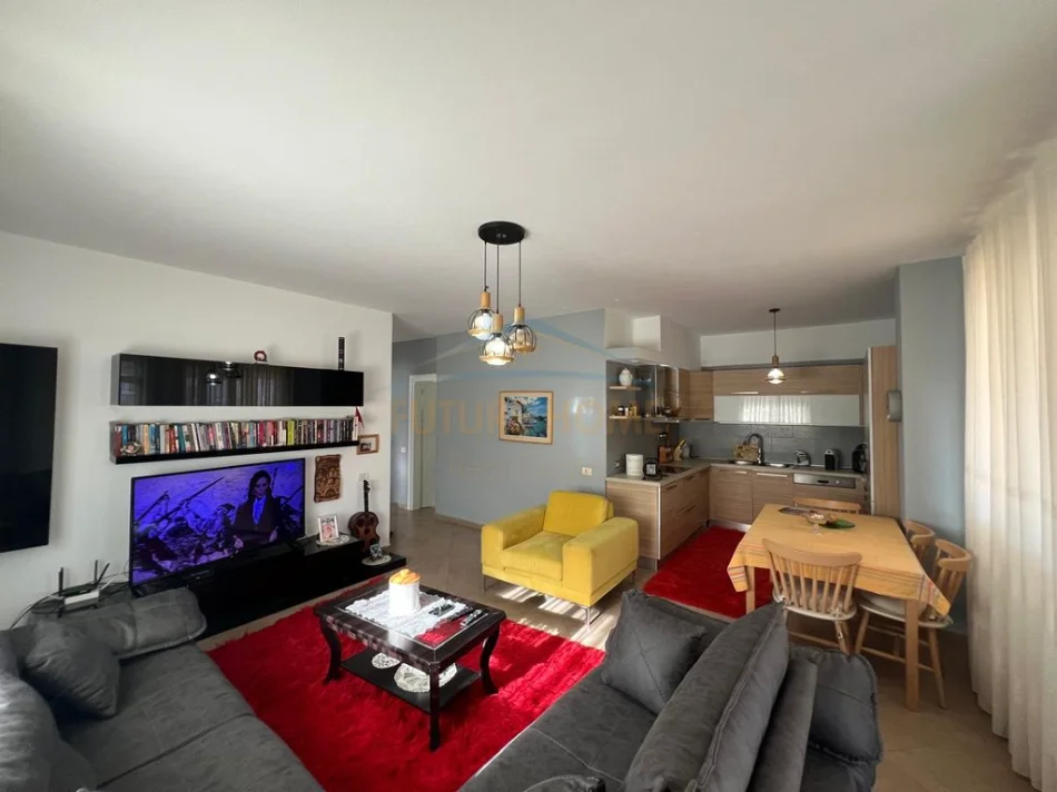 Tirane, vendesi appartamento 2+1 Piano 6, 155 m² 210.000 € (KODRA E DJELLIT)
