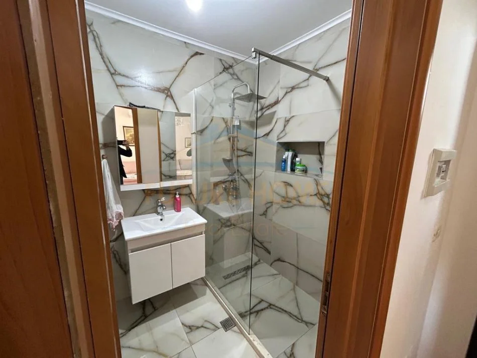Durres, vendesi appartamento 1+1 con balcone al terzo piano, 50 m² 115.000 €