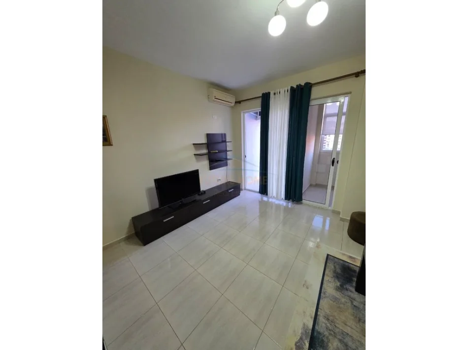 Tirane, vendesi appartamento 1+1 Piano 6, 45 m² 83.000 € (UNAZA E RE)