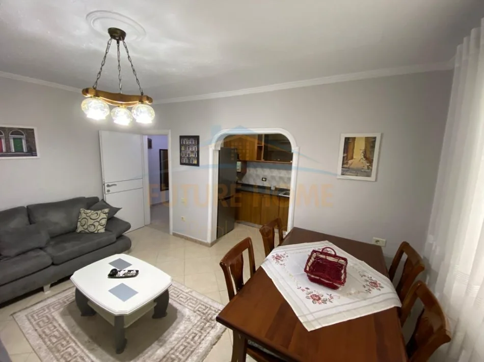 Tirane, vend me shitje appartamento 1+1 Piano 4, 59 m² 130.000 € (DIJENI PARUKA DEI AUTOBUSI)