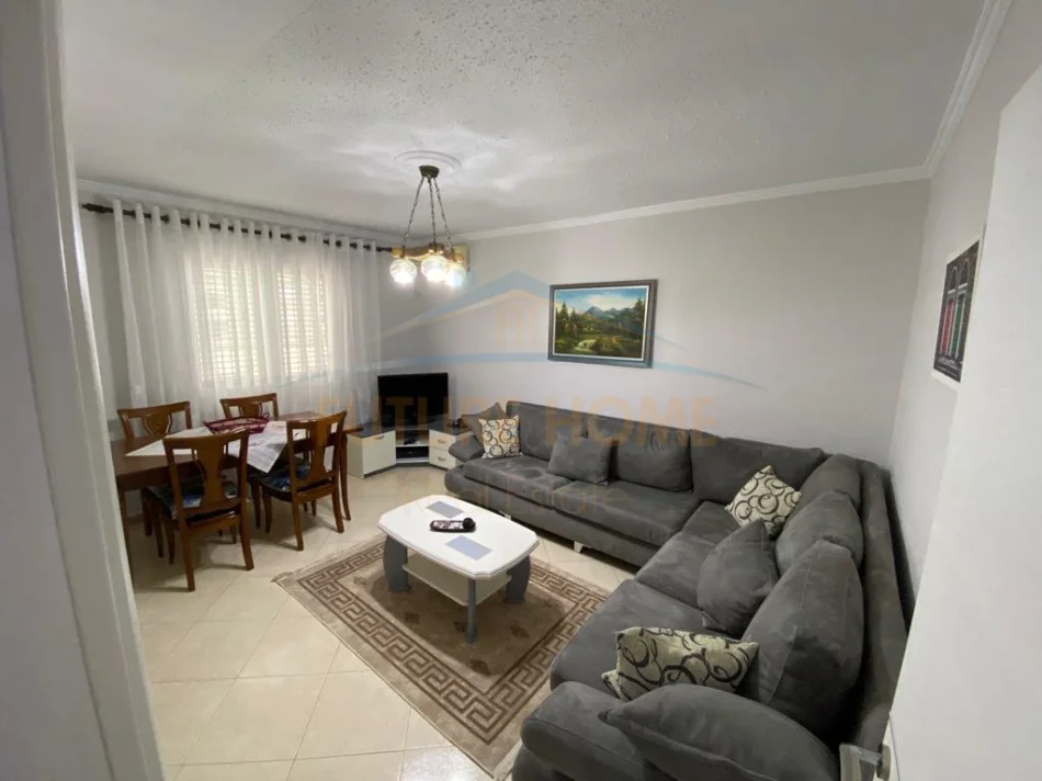 Tirane, shitet apartament 1+1 Kati 4, 59 m² 130.000 € (ISH PARKU I AUTOBUZAVE)