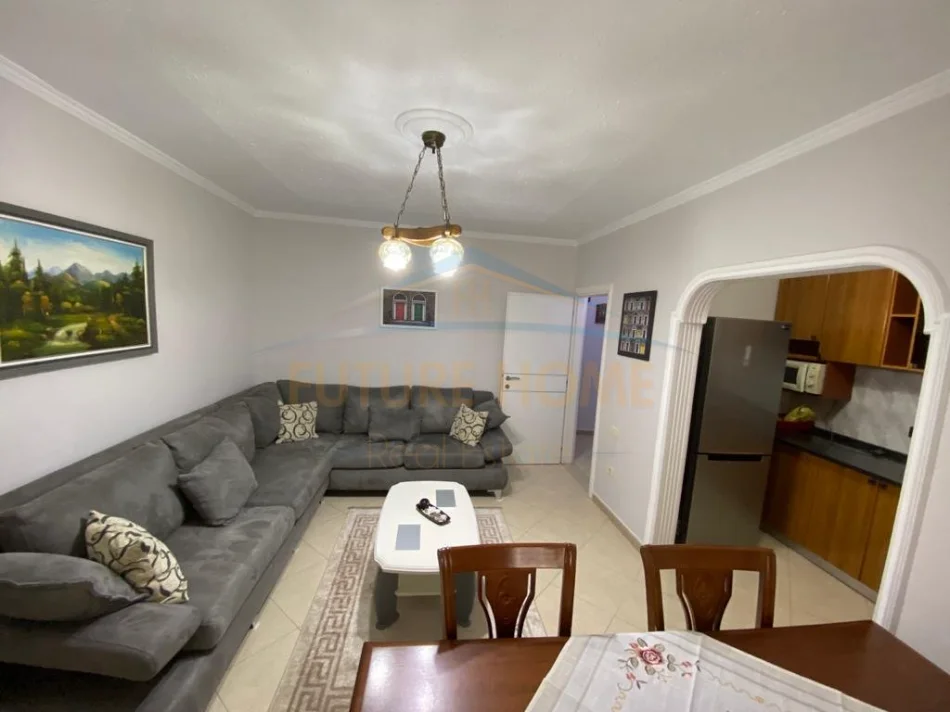Tirane, vend me shitje appartamento 1+1 Piano 4, 59 m² 130.000 € (DIJENI PARUKA DEI AUTOBUSI)
