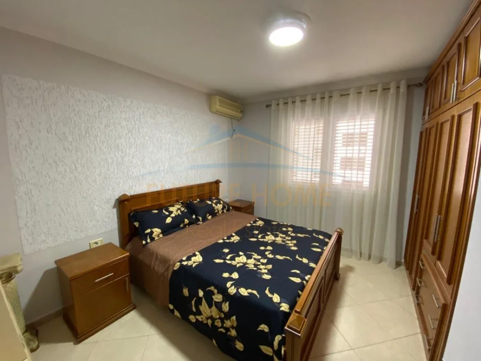 Tirane, vend me shitje appartamento 1+1 Piano 4, 59 m² 130.000 € (DIJENI PARUKA DEI AUTOBUSI)
