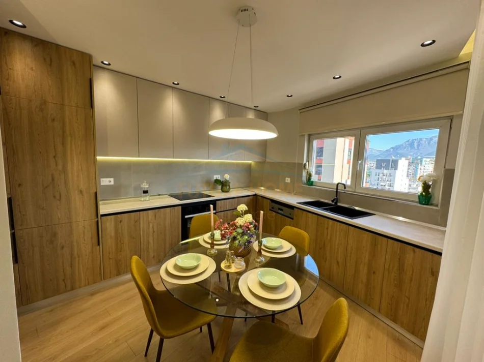Tirane, Apartment for Sale 2+1, 8th Floor, 116 m², €285,000 (ZOGU I ZI)