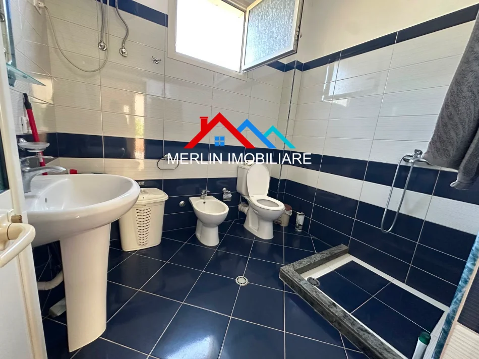 Tirane, affitto appartamento 2+1 con balcone, piano 0, 84 m², 400 € (VIA OSMET, SAUK)