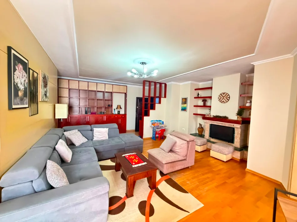 Tirane, jepet me qera apartament 2+1 , 125 m² 850 € (Rruga Fortuzi)