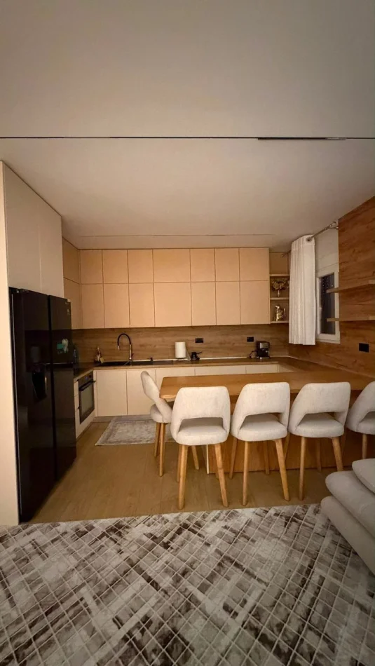 Tirane, affitto appartamento 1+1 Piano 1, 55 m² 550 € (Scuola Unificata)