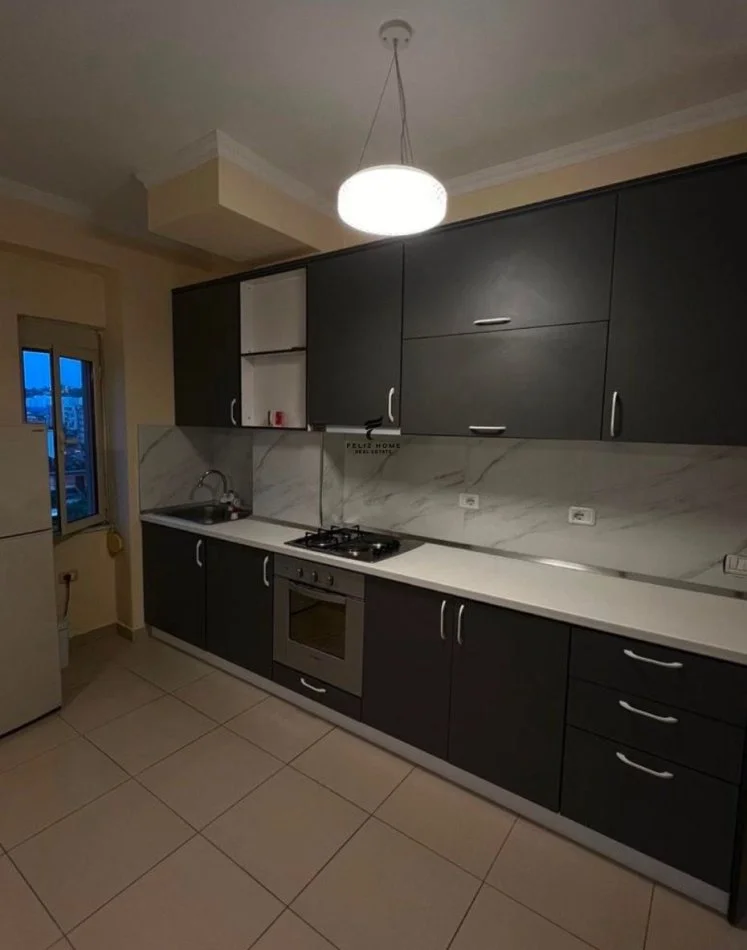 Tirana, affitto appartamento 1+1 Piano 5, 79 m² 500 € (BRRYLI)