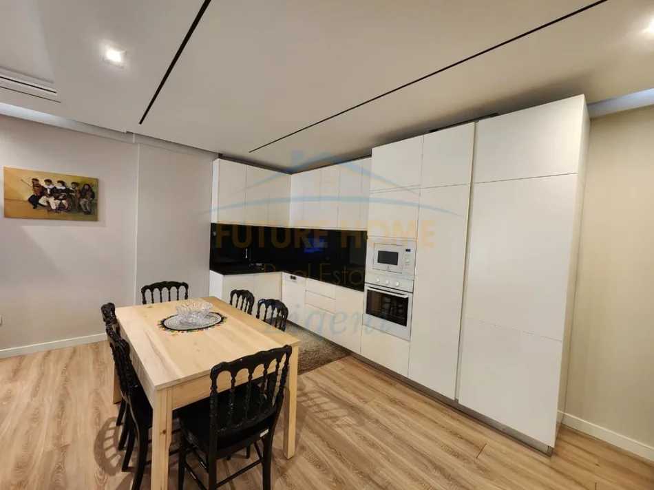 Tirana, affitto appartamento 2+1 Piano 6, 131 m² 1.500 € (VIA DEL KOSOVARE)