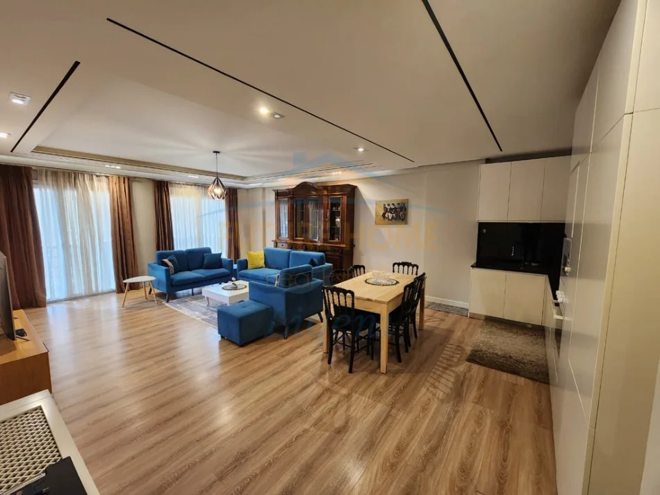 Tirana, affitto appartamento 2+1 Piano 6, 131 m² 1.500 € (VIA DEL KOSOVARE)