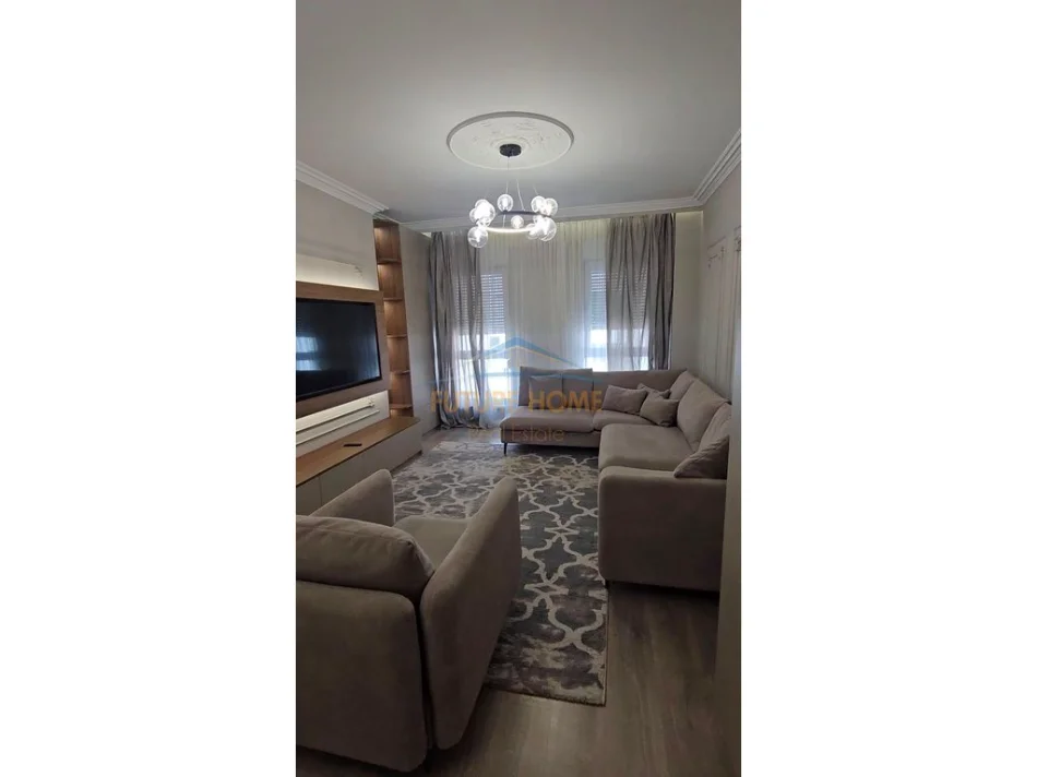 Tirane, jepet me qera apartament 1+1 Kati 5, 68 m² 650 € (21 DHJETORI)