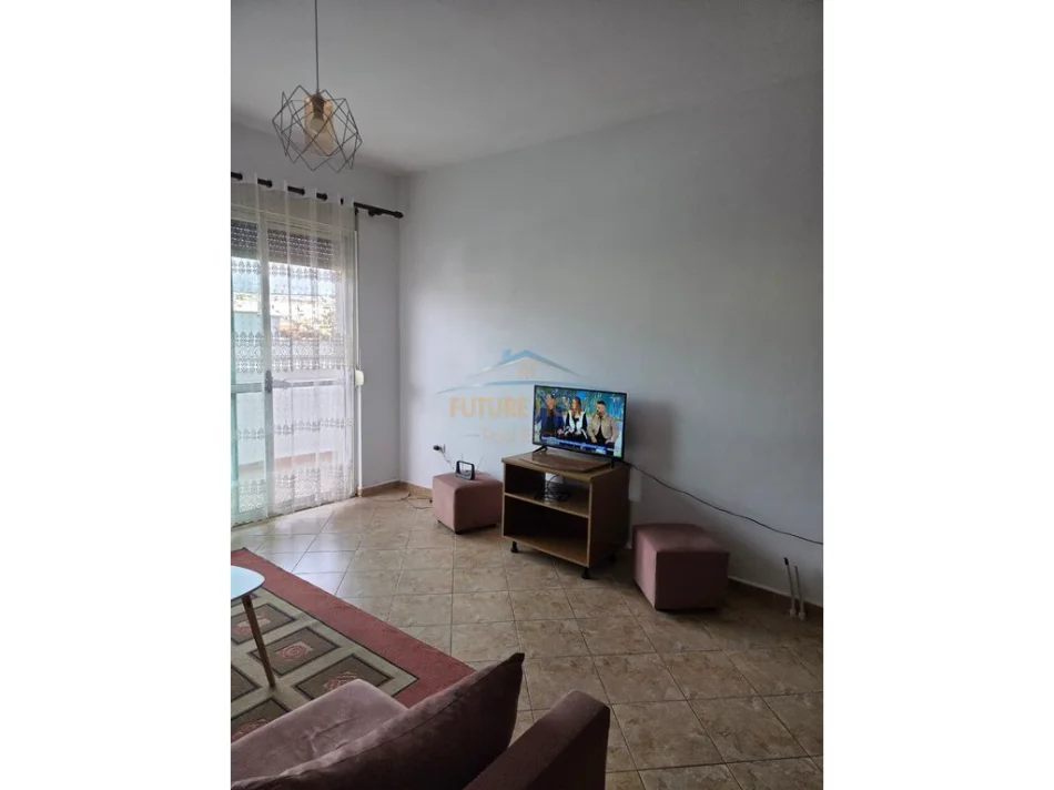 Tirana, affitto appartamento 1+1 Piano 3, 77 m² 500 € (RIZA CEROVA)