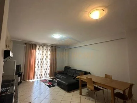 Durres, affitto appartamento 1+1 con balcone al 4° piano, 88 m², 300 €