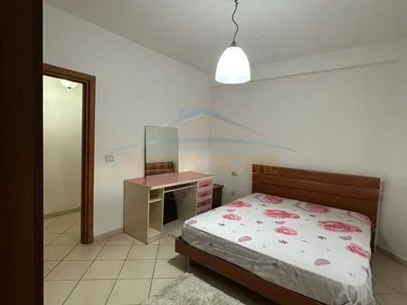 Durres, affitto appartamento 1+1 con balcone al 4° piano, 88 m², 300 €