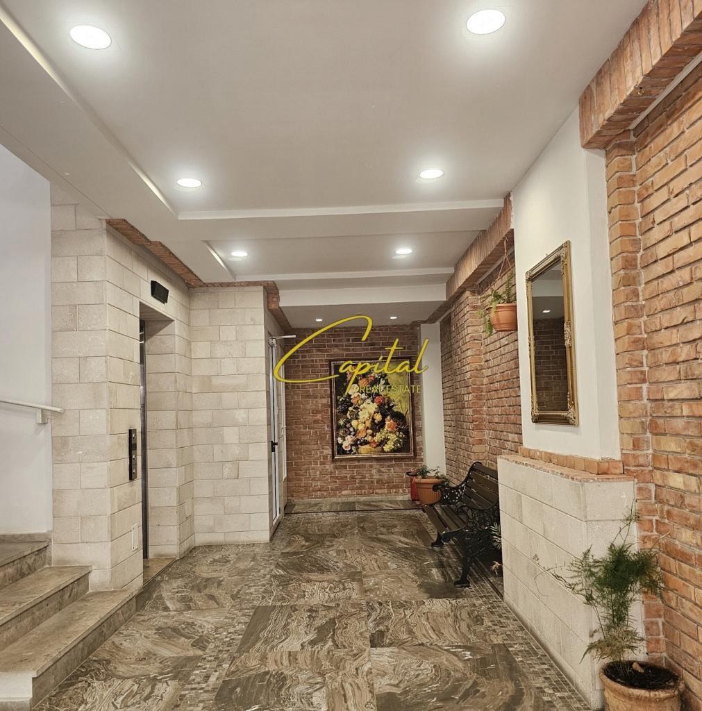 ZYRE ME QIRA 74 M2 STADIUMI AIR ALBANIA 1.250 EURO