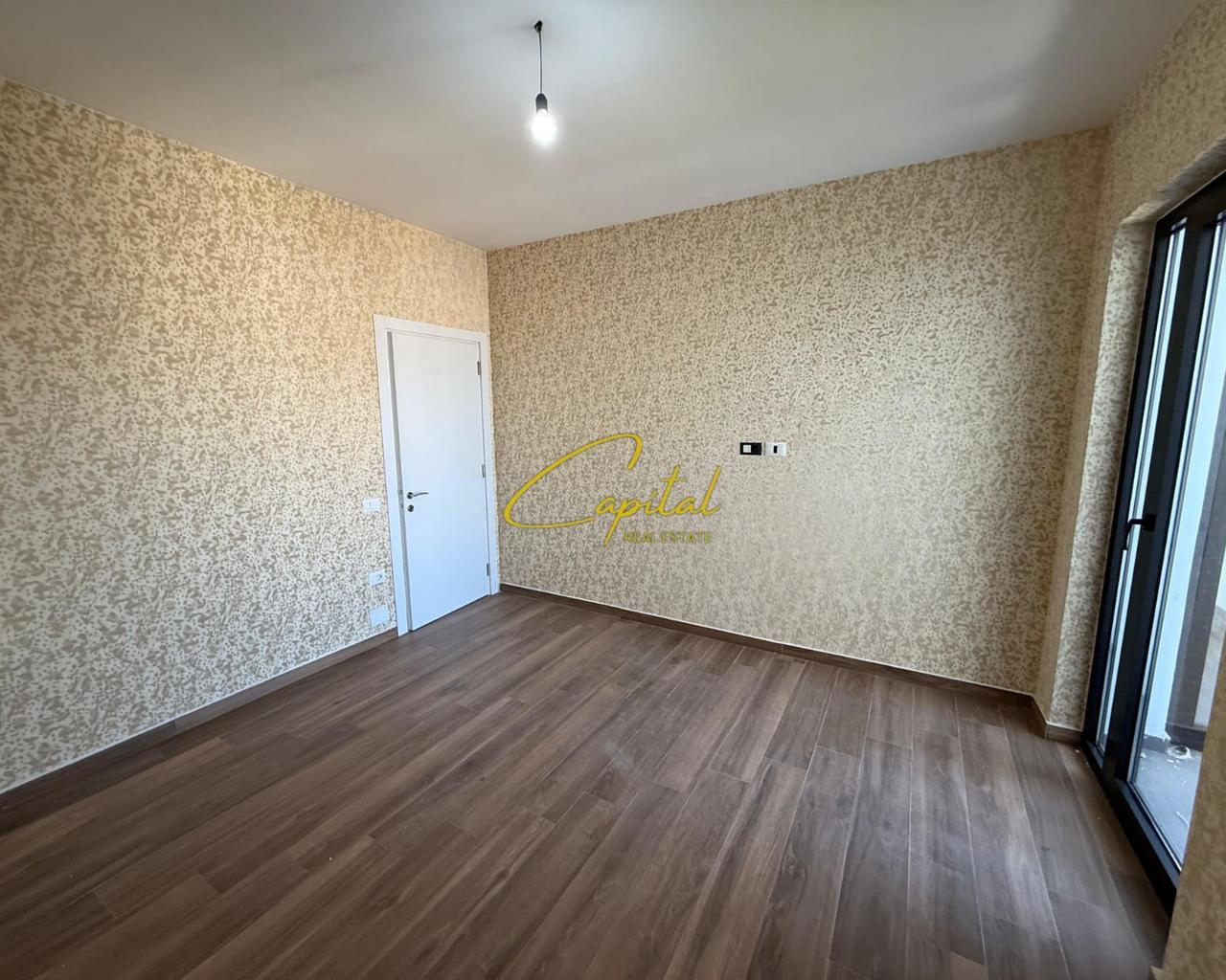 ZYRE ME QIRA 81 M2 FARMACIA 10 500 EURO