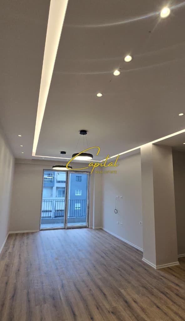 ZYRE ME QIRA 100 M2 KOMUNA E PARISIT 900 EURO