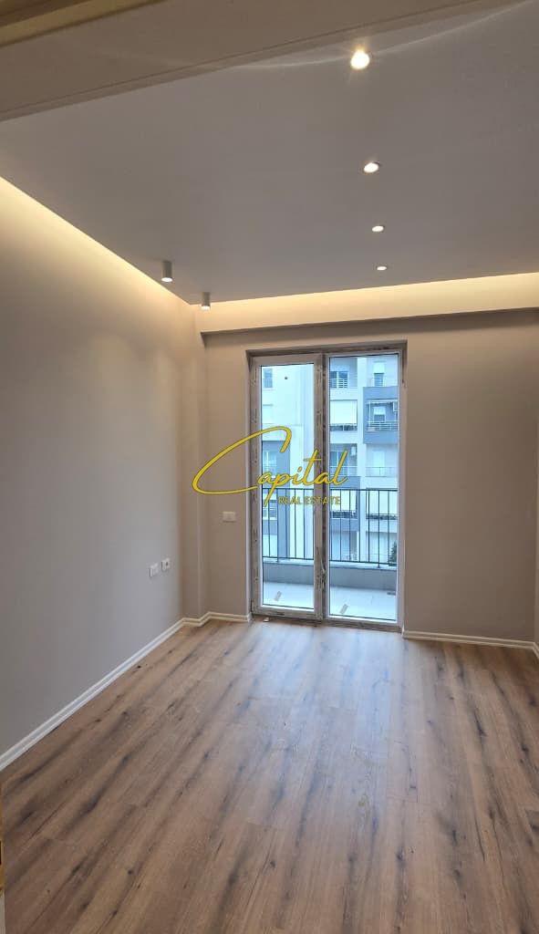 ZYRE ME QIRA 100 M2 KOMUNA E PARISIT 900 EURO
