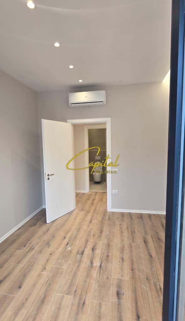 ZYRE ME QIRA 100 M2 KOMUNA E PARISIT 900 EURO