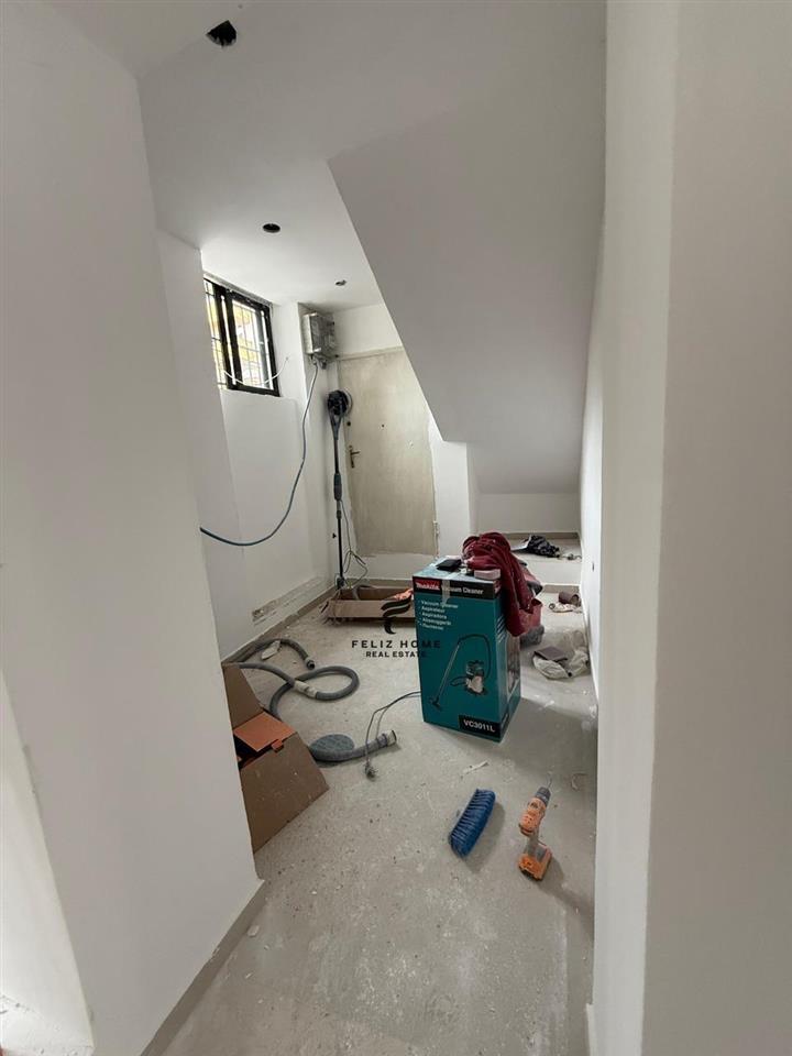 SHITET DYQAN 82 M2 XHAMLLIK 400.000 EURO