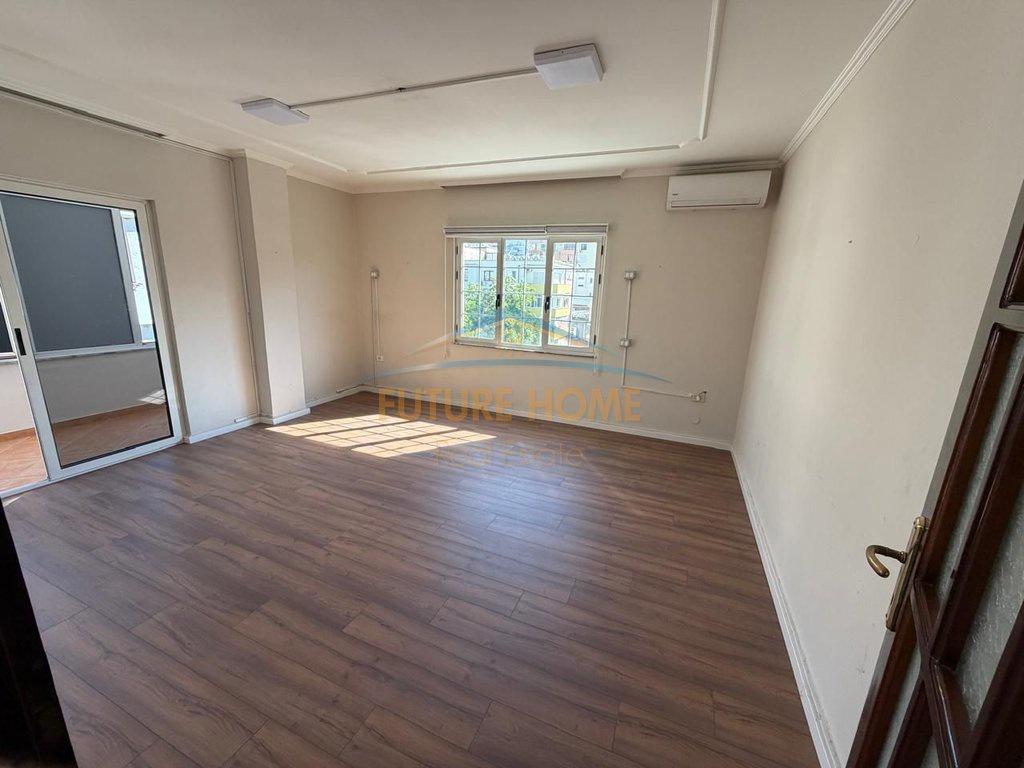 0693769552,Qira, Ambient biznesi për zyra, Sheshi Willson