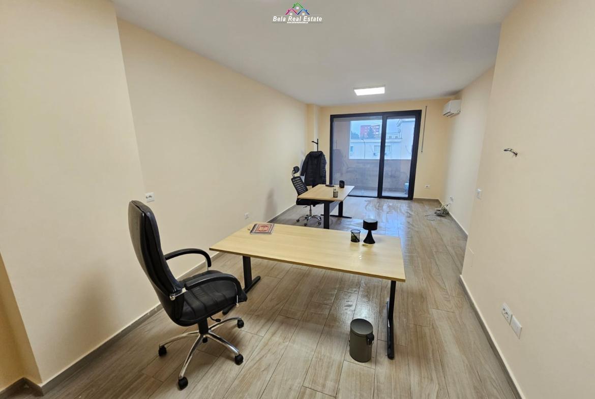 Zyre me Qera 2+1 tek Kompleksi Zirkon (ID BZ2746) Tirane