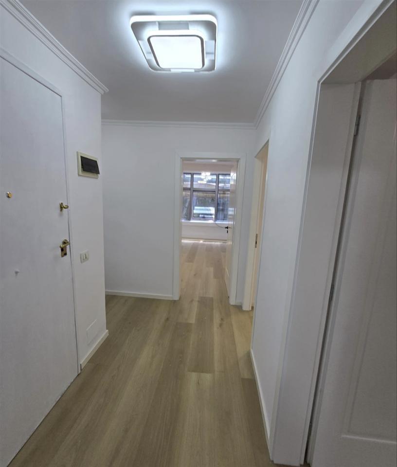 Ufficio in affitto in via 21 Dhjetori (ID BZ2648) Tirana