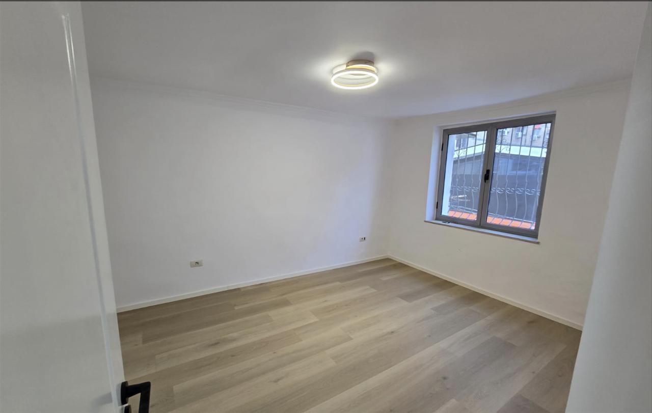 Ufficio in affitto in via 21 Dhjetori (ID BZ2648) Tirana