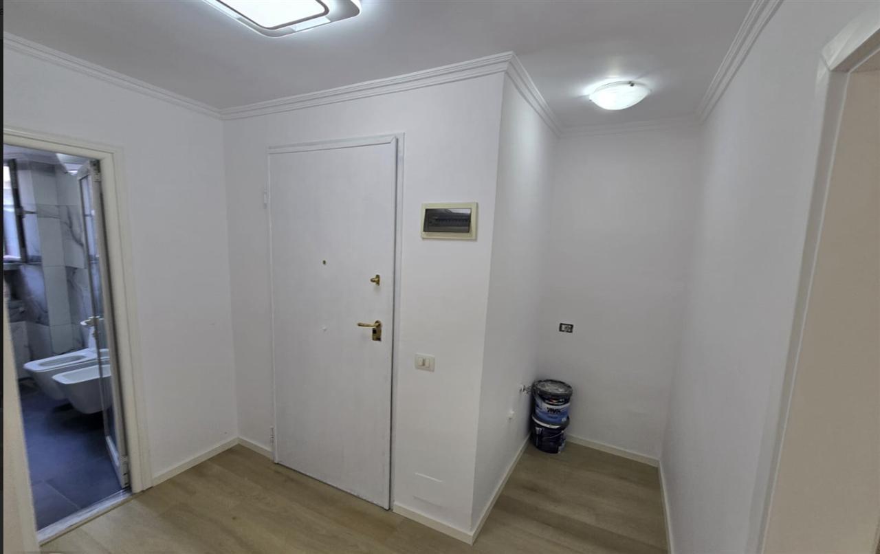 Ufficio in affitto in via 21 Dhjetori (ID BZ2648) Tirana