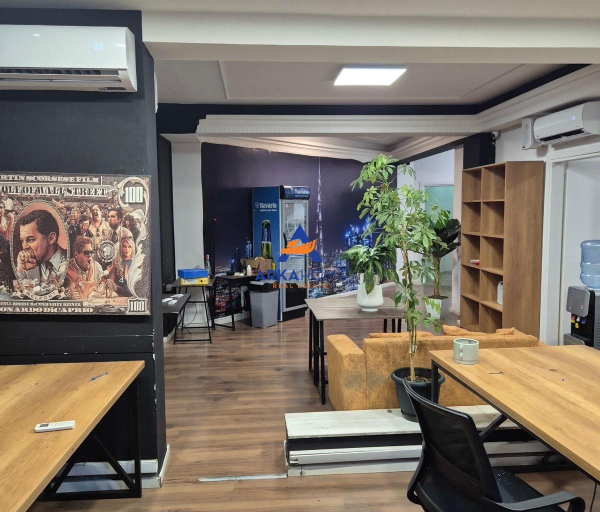JEPET ZYRË ME QERA 154M2 "PËRBALLË DELIJORGJIT" 900 EURO