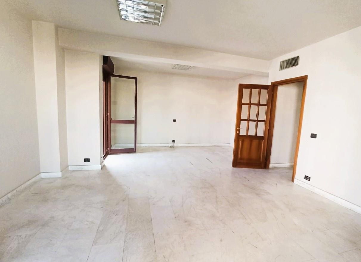 🏢 Jepet Ambient për Zyra me Qira te Torre Drini