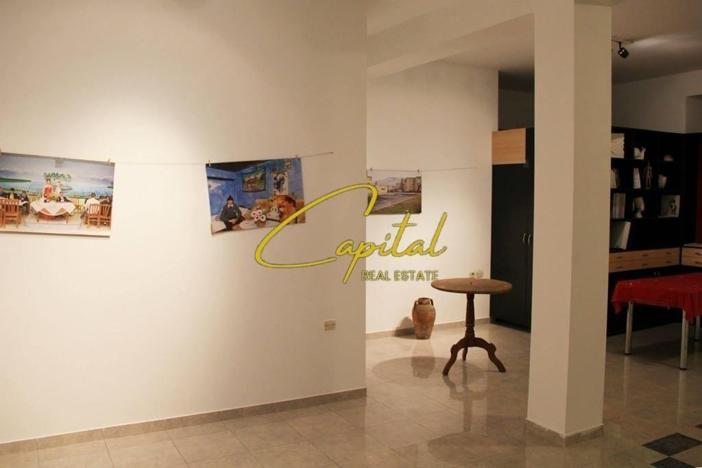 AMBIENT BIZNESI ME QERA 120 M2 QENDER 700 EURO