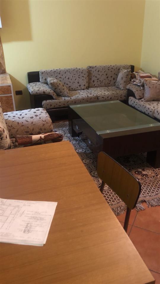 SHTEPI ME QERA 2+1 BLV ZHAN DARK 500 EURO