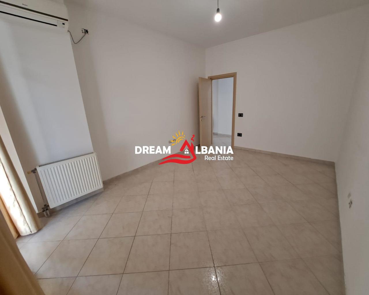 For Sale: 2+1+2WC Apartment in Komuna e Parisit, KIKA 2 Complex