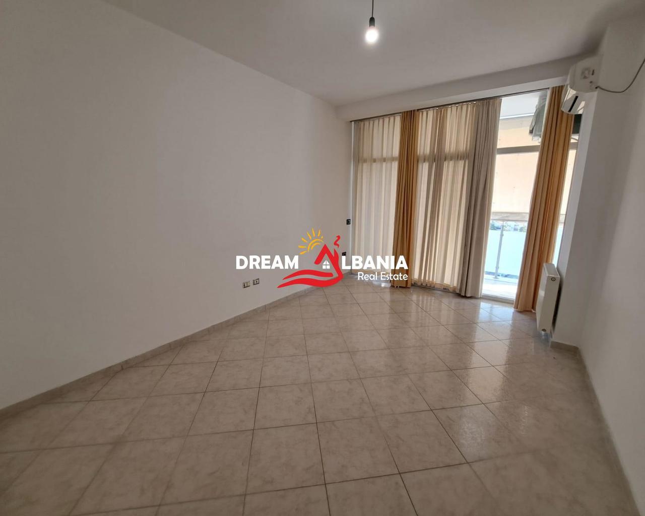 For Sale: 2+1+2WC Apartment in Komuna e Parisit, KIKA 2 Complex