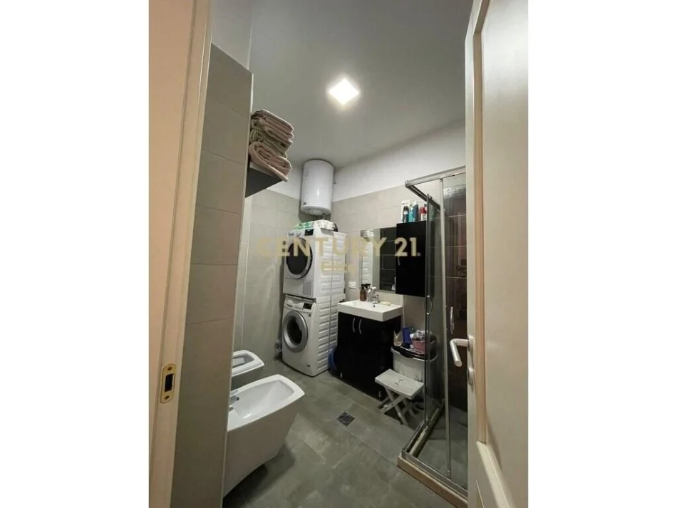 Tirane, affitto appartamento 1+1 Piano 1, 70 m² 750 €