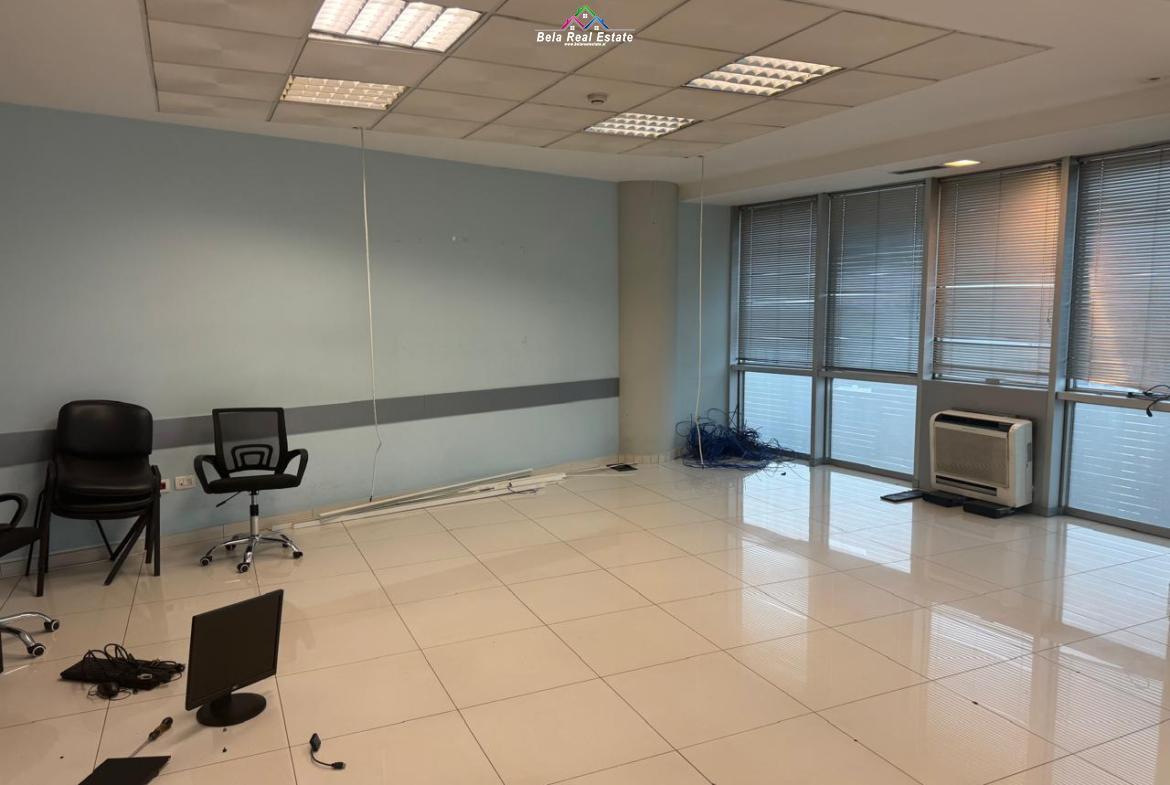 Zyra me qera tek Selvia (ID BZ2571) Tirane