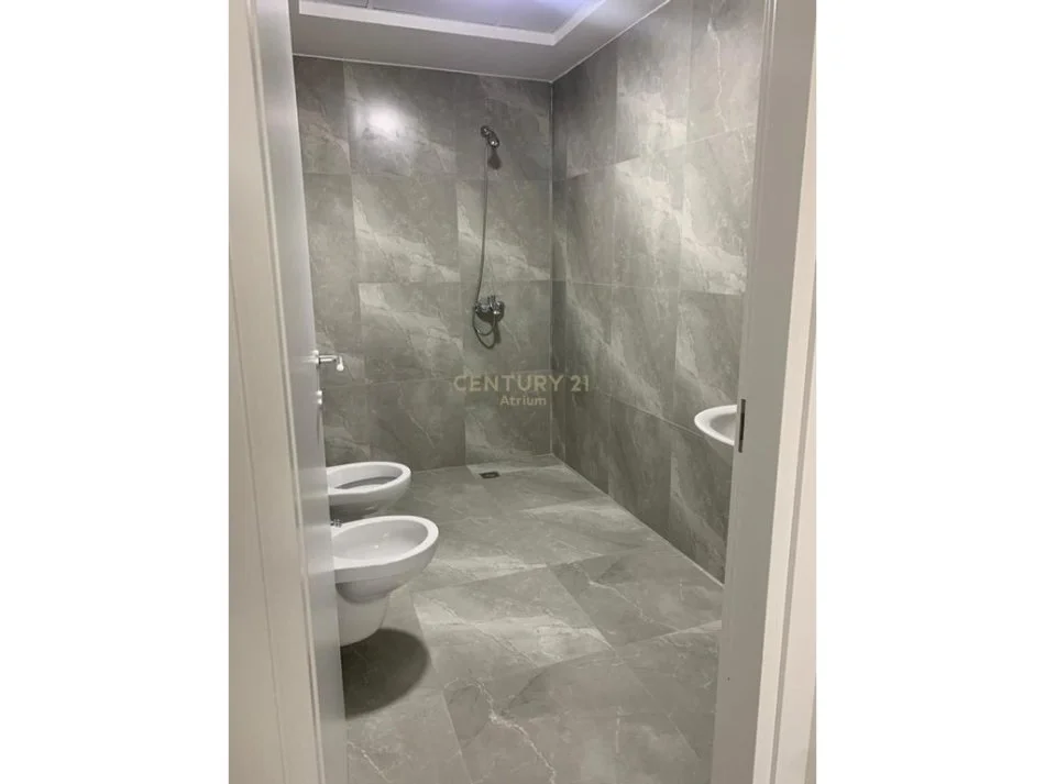Tirane, 2+1 Apartment for Rent, 6th Floor, 98 m², €700