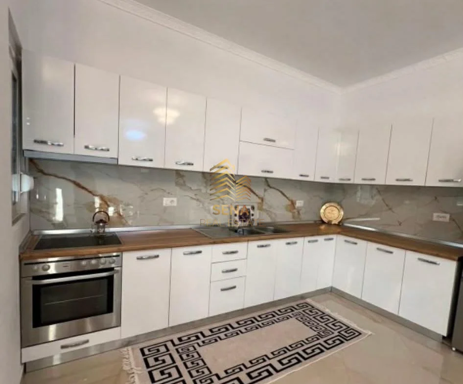 Tirana, affitto appartamento 2+1+Balcone Piano 2, 120 m² 450 € (Sanatorium)