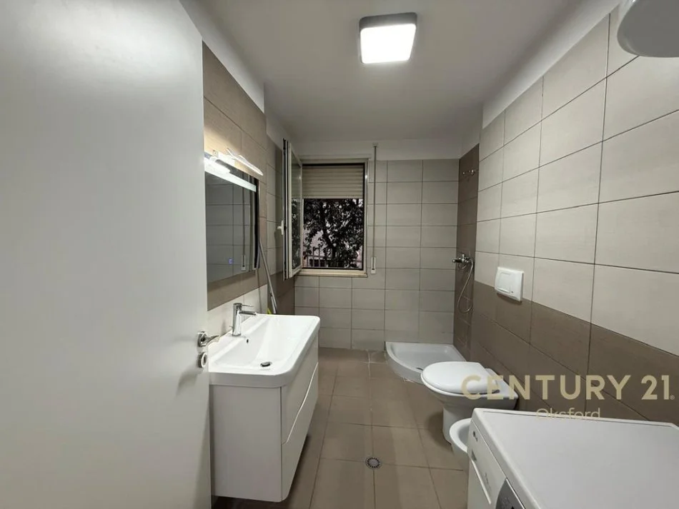 Tirane, affitto appartamento 1+1 al secondo piano, 78 m² 580 €